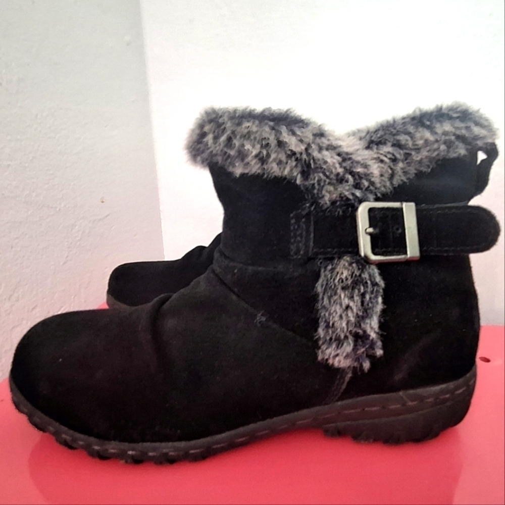Khombu Iris Black Suede Faux Fur Lined Toggle Ankle Winter Boots Women's Size 8